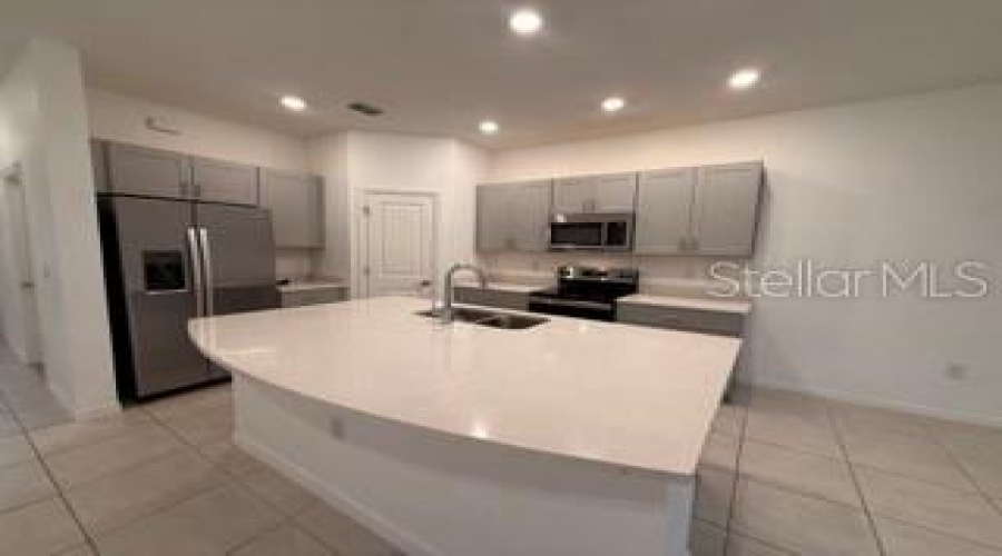 DAVENPORT, Florida 33837, 3 Bedrooms Bedrooms, ,2 BathroomsBathrooms,Residential,For Sale,CANARY,0,MFRS5143457
