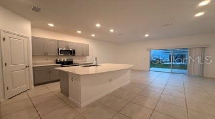 DAVENPORT, Florida 33837, 3 Bedrooms Bedrooms, ,2 BathroomsBathrooms,Residential,For Sale,CANARY,0,MFRS5143457