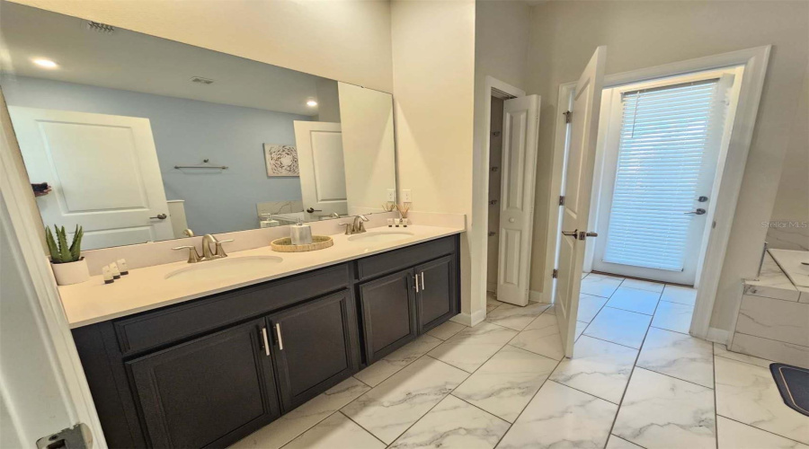 DAVENPORT, Florida 33896, 8 Bedrooms Bedrooms, ,5 BathroomsBathrooms,Residential,For Sale,CHALLENGE,0,MFRO6380775