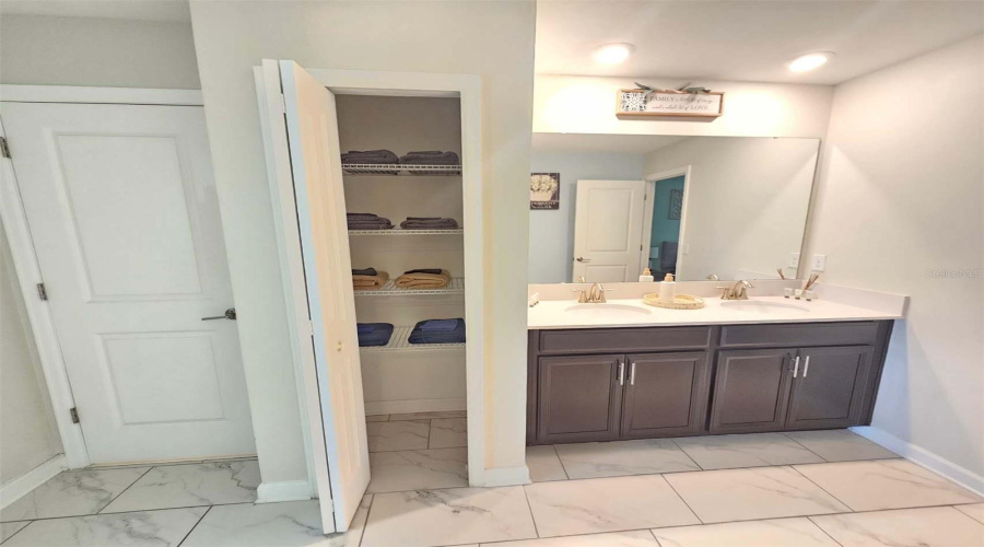 DAVENPORT, Florida 33896, 8 Bedrooms Bedrooms, ,5 BathroomsBathrooms,Residential,For Sale,CHALLENGE,0,MFRO6380775