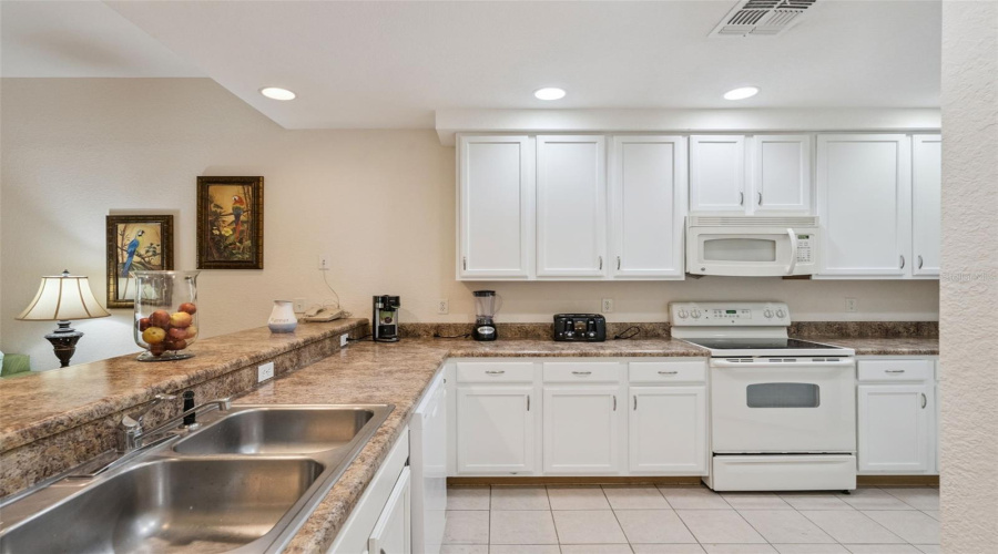 KISSIMMEE, Florida 34747, 2 Bedrooms Bedrooms, ,2 BathroomsBathrooms,Residential,For Sale,TREASURE TROVE,0,MFRO6376469