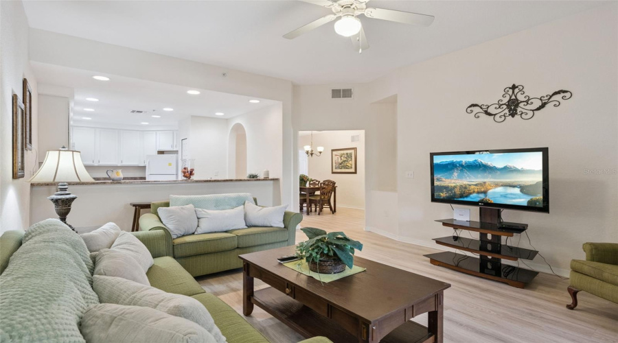 KISSIMMEE, Florida 34747, 2 Bedrooms Bedrooms, ,2 BathroomsBathrooms,Residential,For Sale,TREASURE TROVE,0,MFRO6376469