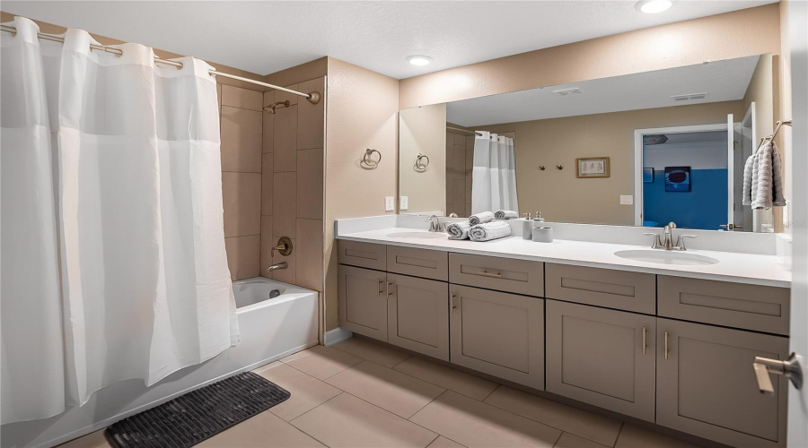 KISSIMMEE, Florida 34746, 5 Bedrooms Bedrooms, ,4 BathroomsBathrooms,Residential,For Sale,SCRAPBOOK,0,MFRTB8474050