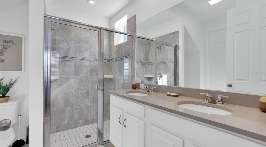 KISSIMMEE, Florida 34747, 5 Bedrooms Bedrooms, ,4 BathroomsBathrooms,Residential,For Sale,COOPER BELL,0,MFRO6380932