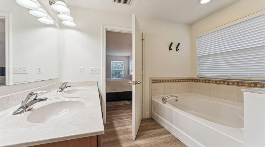 ORLANDO, Florida 32836, 4 Bedrooms Bedrooms, ,2 BathroomsBathrooms,Residential,For Sale,VERRAZANO,0,MFRO6380857