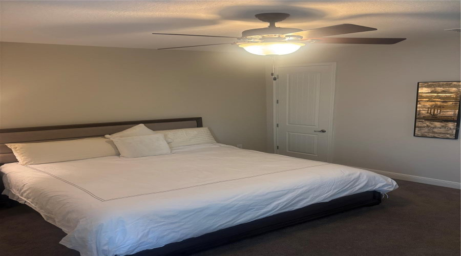 First floor king size bedroom