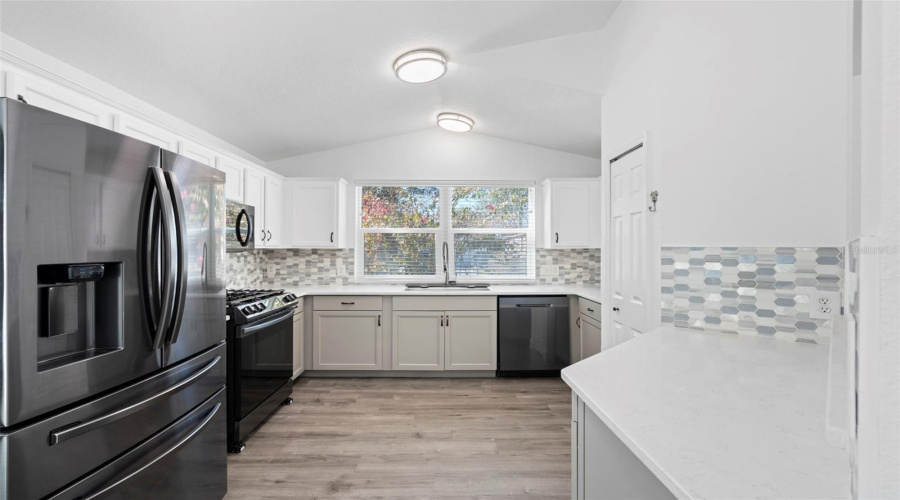 DAVENPORT, Florida 33837, 3 Bedrooms Bedrooms, ,2 BathroomsBathrooms,Residential,For Sale,HEATHER HILL,0,MFRG5107754