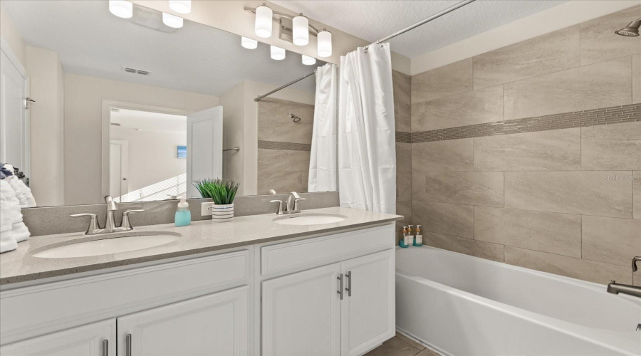 KISSIMMEE, Florida 34746, 4 Bedrooms Bedrooms, ,3 BathroomsBathrooms,Residential,For Sale,DEDICATION,0,MFRO6379029