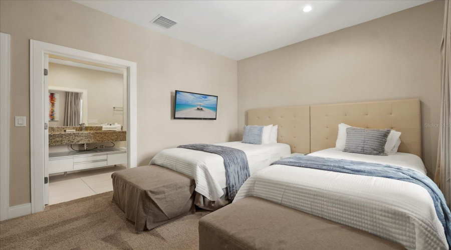 KISSIMMEE, Florida 34747, 4 Bedrooms Bedrooms, ,4 BathroomsBathrooms,Residential,For Sale,BRASILIA,0,MFRO6315047