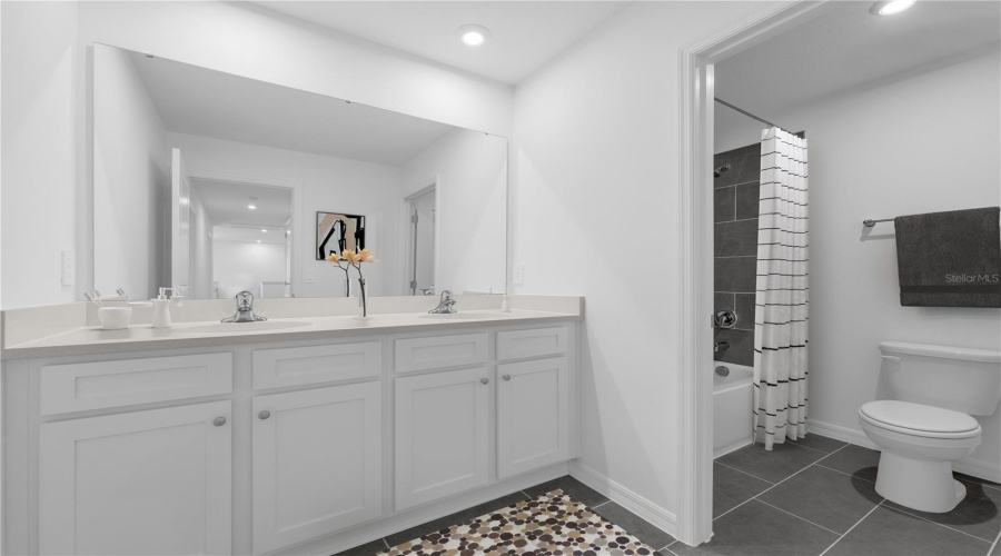 DAVENPORT, Florida 33837, 4 Bedrooms Bedrooms, ,2 BathroomsBathrooms,Residential,For Sale,RISING,0,MFRO6381081