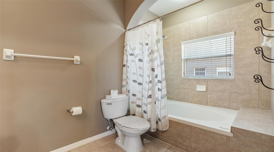 KISSIMMEE, Florida 34747, 7 Bedrooms Bedrooms, ,6 BathroomsBathrooms,Residential,For Sale,ACADIA ESTATES,0,MFRO6381002