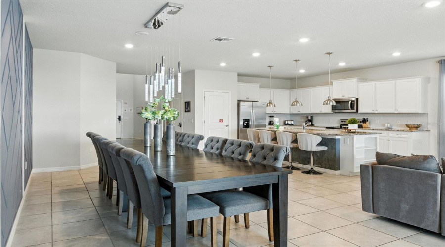 DAVENPORT, Florida 33897, 8 Bedrooms Bedrooms, ,6 BathroomsBathrooms,Residential,For Sale,LANA,0,MFRO6380979