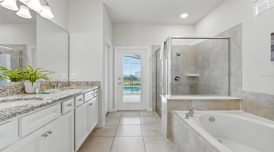 DAVENPORT, Florida 33897, 8 Bedrooms Bedrooms, ,6 BathroomsBathrooms,Residential,For Sale,LANA,0,MFRO6380979