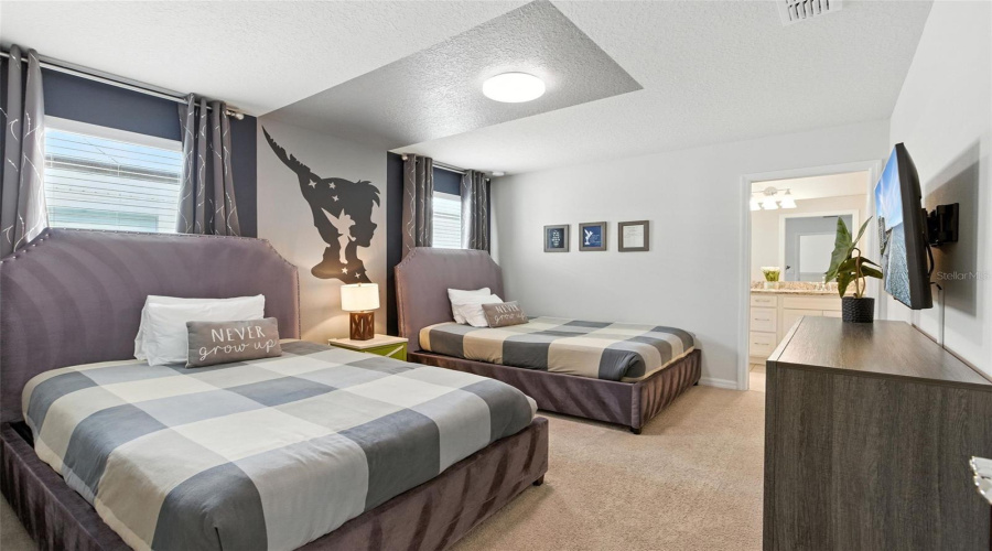 DAVENPORT, Florida 33897, 8 Bedrooms Bedrooms, ,6 BathroomsBathrooms,Residential,For Sale,LANA,0,MFRO6380979