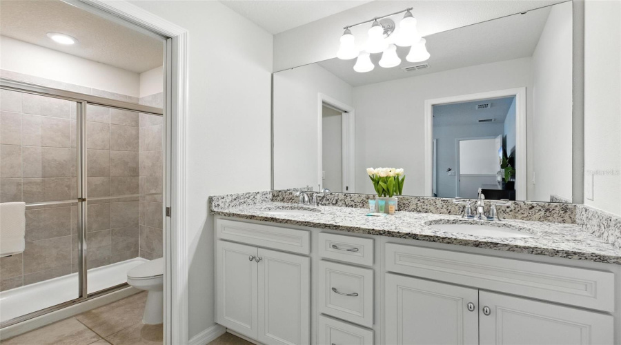 DAVENPORT, Florida 33897, 8 Bedrooms Bedrooms, ,6 BathroomsBathrooms,Residential,For Sale,LANA,0,MFRO6380979