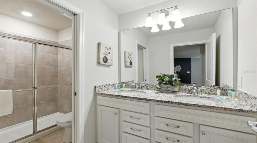 DAVENPORT, Florida 33897, 8 Bedrooms Bedrooms, ,6 BathroomsBathrooms,Residential,For Sale,LANA,0,MFRO6380979