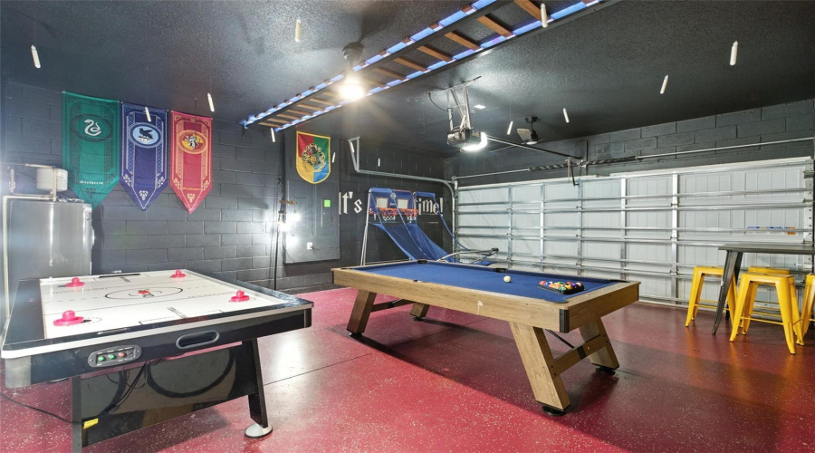 DAVENPORT, Florida 33897, 8 Bedrooms Bedrooms, ,6 BathroomsBathrooms,Residential,For Sale,LANA,0,MFRO6380979