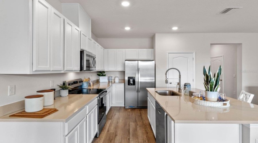 DAVENPORT, Florida 33837, 3 Bedrooms Bedrooms, ,2 BathroomsBathrooms,Residential,For Sale,OLYMPIC,0,MFRO6381047