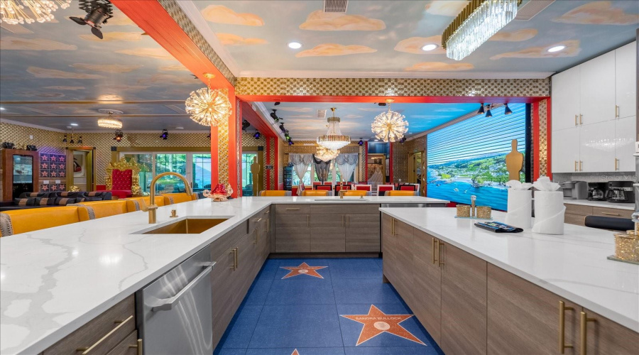 DAVENPORT, Florida 33896, 20 Bedrooms Bedrooms, ,20 BathroomsBathrooms,Residential,For Sale,FANTASY,0,MFRO6381185