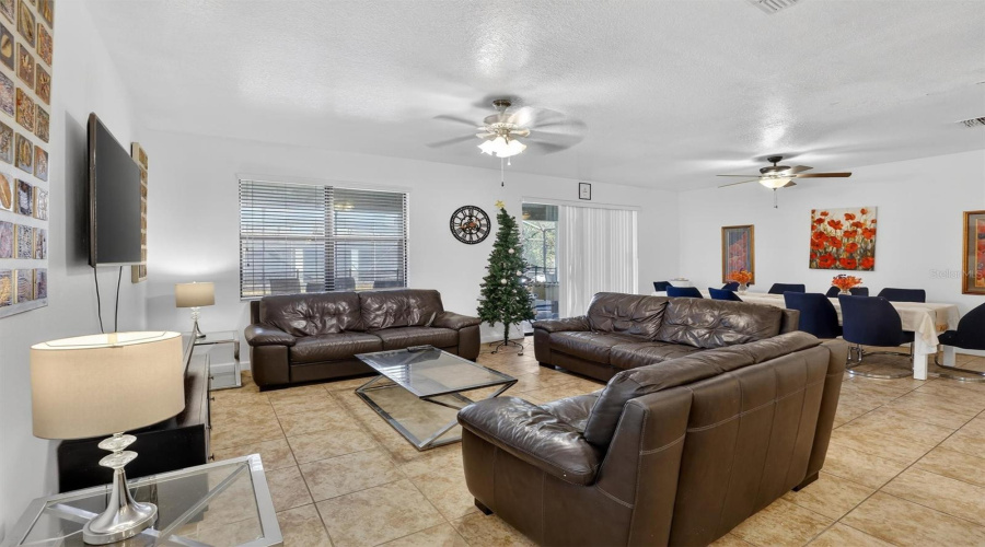 DAVENPORT, Florida 33896, 8 Bedrooms Bedrooms, ,5 BathroomsBathrooms,Residential,For Sale,EL CARO,0,MFRO6380926