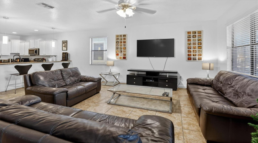 DAVENPORT, Florida 33896, 8 Bedrooms Bedrooms, ,5 BathroomsBathrooms,Residential,For Sale,EL CARO,0,MFRO6380926