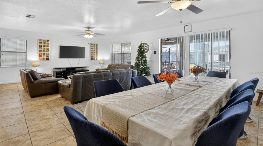 DAVENPORT, Florida 33896, 8 Bedrooms Bedrooms, ,5 BathroomsBathrooms,Residential,For Sale,EL CARO,0,MFRO6380926
