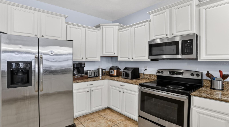 DAVENPORT, Florida 33896, 8 Bedrooms Bedrooms, ,5 BathroomsBathrooms,Residential,For Sale,EL CARO,0,MFRO6380926