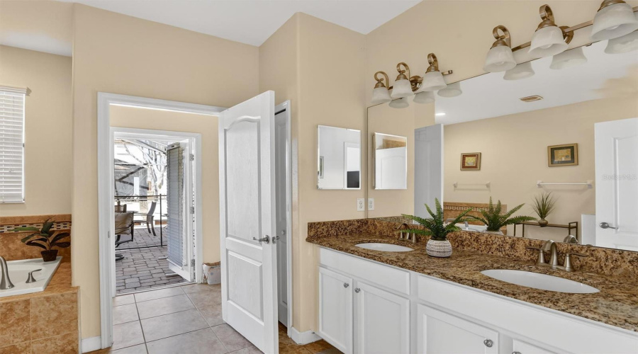 DAVENPORT, Florida 33896, 8 Bedrooms Bedrooms, ,5 BathroomsBathrooms,Residential,For Sale,EL CARO,0,MFRO6380926