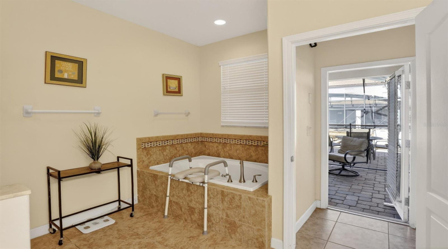 DAVENPORT, Florida 33896, 8 Bedrooms Bedrooms, ,5 BathroomsBathrooms,Residential,For Sale,EL CARO,0,MFRO6380926