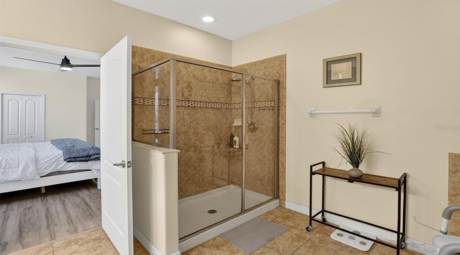 DAVENPORT, Florida 33896, 8 Bedrooms Bedrooms, ,5 BathroomsBathrooms,Residential,For Sale,EL CARO,0,MFRO6380926