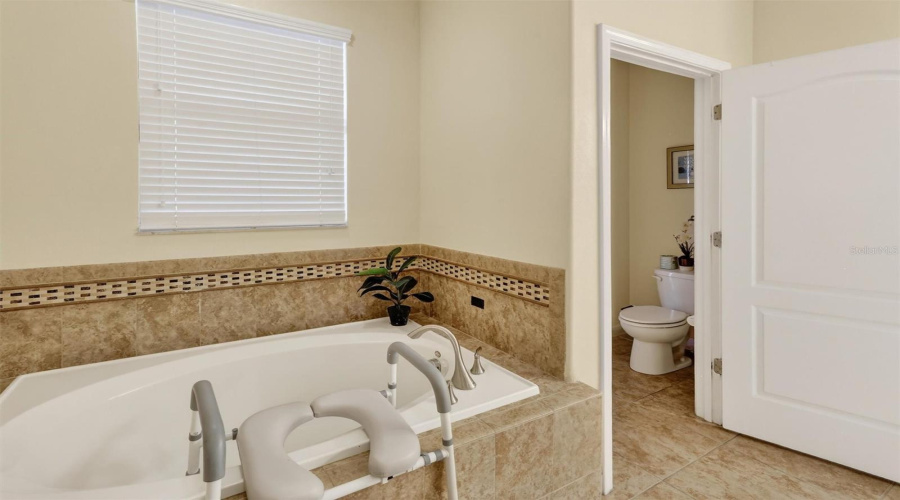 DAVENPORT, Florida 33896, 8 Bedrooms Bedrooms, ,5 BathroomsBathrooms,Residential,For Sale,EL CARO,0,MFRO6380926