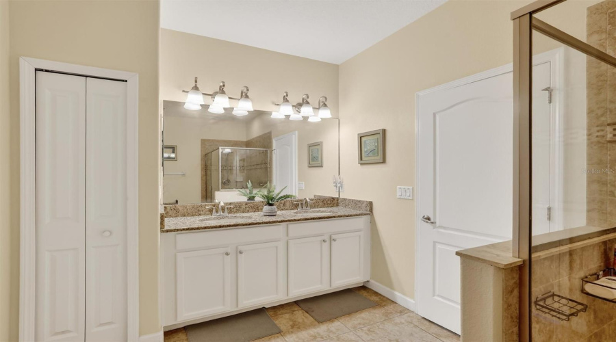 DAVENPORT, Florida 33896, 8 Bedrooms Bedrooms, ,5 BathroomsBathrooms,Residential,For Sale,EL CARO,0,MFRO6380926