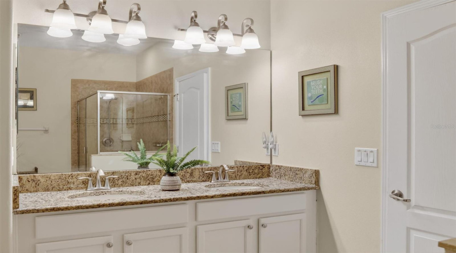 DAVENPORT, Florida 33896, 8 Bedrooms Bedrooms, ,5 BathroomsBathrooms,Residential,For Sale,EL CARO,0,MFRO6380926
