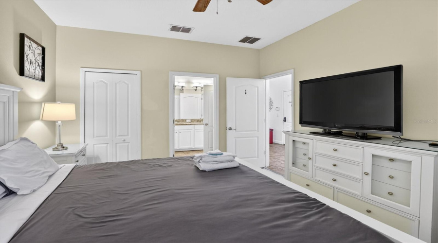 DAVENPORT, Florida 33896, 8 Bedrooms Bedrooms, ,5 BathroomsBathrooms,Residential,For Sale,EL CARO,0,MFRO6380926