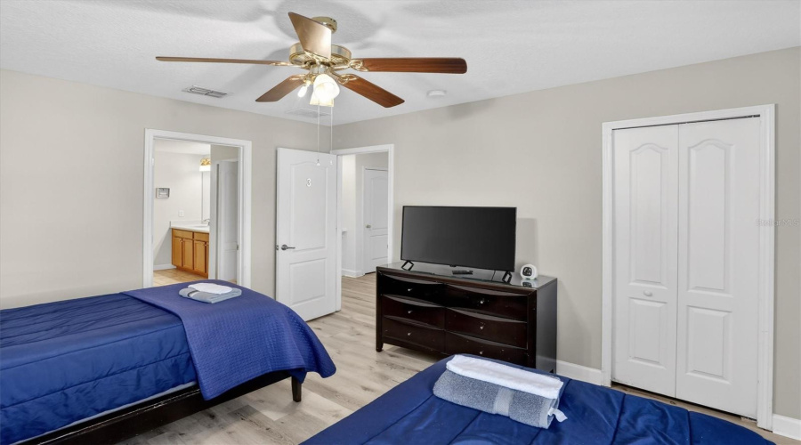DAVENPORT, Florida 33896, 8 Bedrooms Bedrooms, ,5 BathroomsBathrooms,Residential,For Sale,EL CARO,0,MFRO6380926