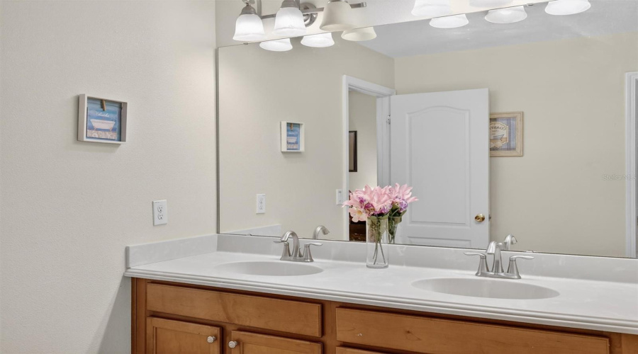 DAVENPORT, Florida 33896, 8 Bedrooms Bedrooms, ,5 BathroomsBathrooms,Residential,For Sale,EL CARO,0,MFRO6380926
