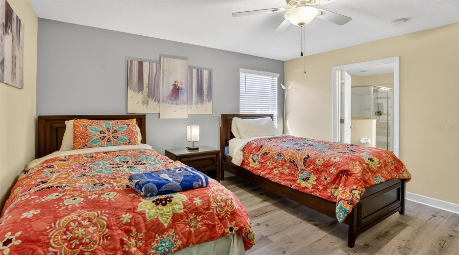 DAVENPORT, Florida 33896, 8 Bedrooms Bedrooms, ,5 BathroomsBathrooms,Residential,For Sale,EL CARO,0,MFRO6380926