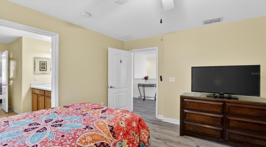 DAVENPORT, Florida 33896, 8 Bedrooms Bedrooms, ,5 BathroomsBathrooms,Residential,For Sale,EL CARO,0,MFRO6380926