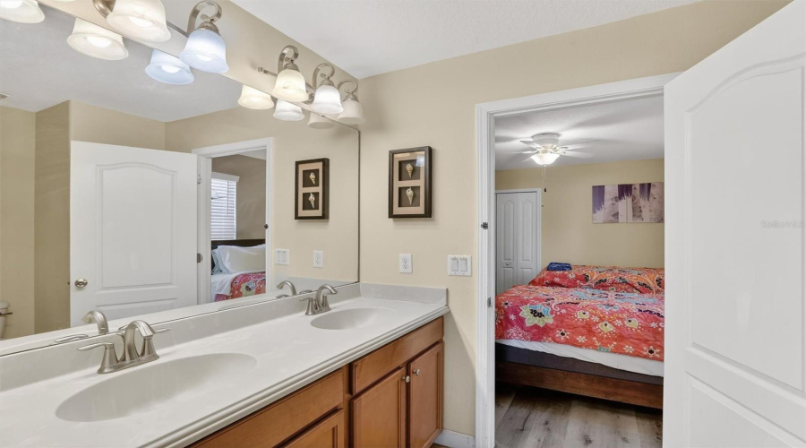 DAVENPORT, Florida 33896, 8 Bedrooms Bedrooms, ,5 BathroomsBathrooms,Residential,For Sale,EL CARO,0,MFRO6380926