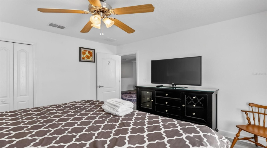 DAVENPORT, Florida 33896, 8 Bedrooms Bedrooms, ,5 BathroomsBathrooms,Residential,For Sale,EL CARO,0,MFRO6380926