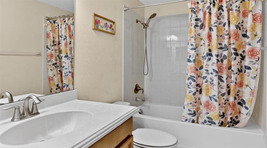 DAVENPORT, Florida 33896, 8 Bedrooms Bedrooms, ,5 BathroomsBathrooms,Residential,For Sale,EL CARO,0,MFRO6380926