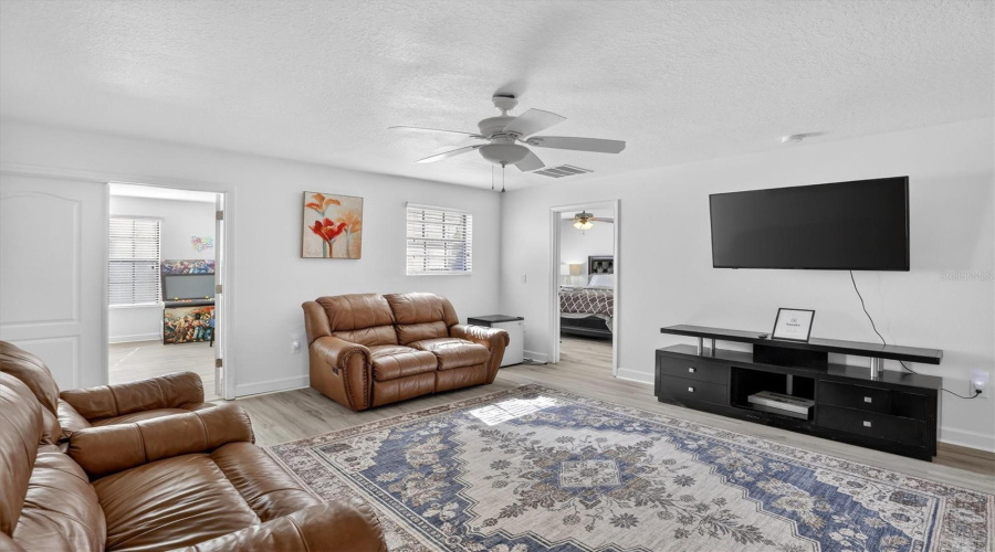 DAVENPORT, Florida 33896, 8 Bedrooms Bedrooms, ,5 BathroomsBathrooms,Residential,For Sale,EL CARO,0,MFRO6380926