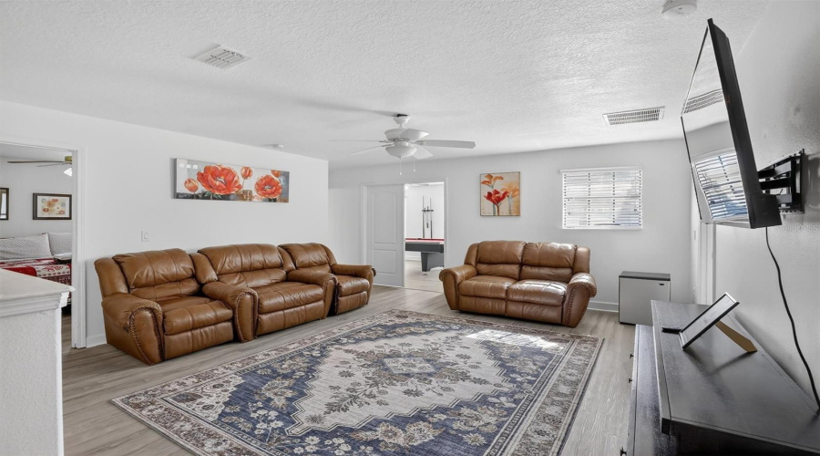 DAVENPORT, Florida 33896, 8 Bedrooms Bedrooms, ,5 BathroomsBathrooms,Residential,For Sale,EL CARO,0,MFRO6380926