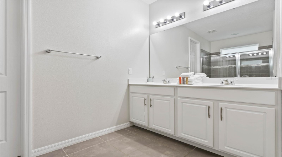 KISSIMMEE, Florida 34747, 9 Bedrooms Bedrooms, ,6 BathroomsBathrooms,Residential,For Sale,NASSAU POINT,0,MFRO6380961