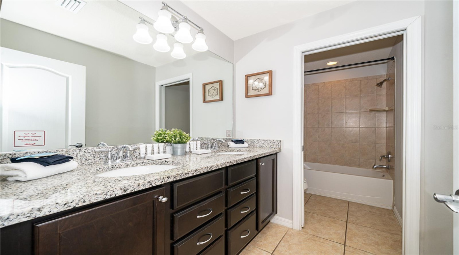 KISSIMMEE, Florida 34747, 6 Bedrooms Bedrooms, ,4 BathroomsBathrooms,Residential,For Sale,RHODES,0,MFRO6381049