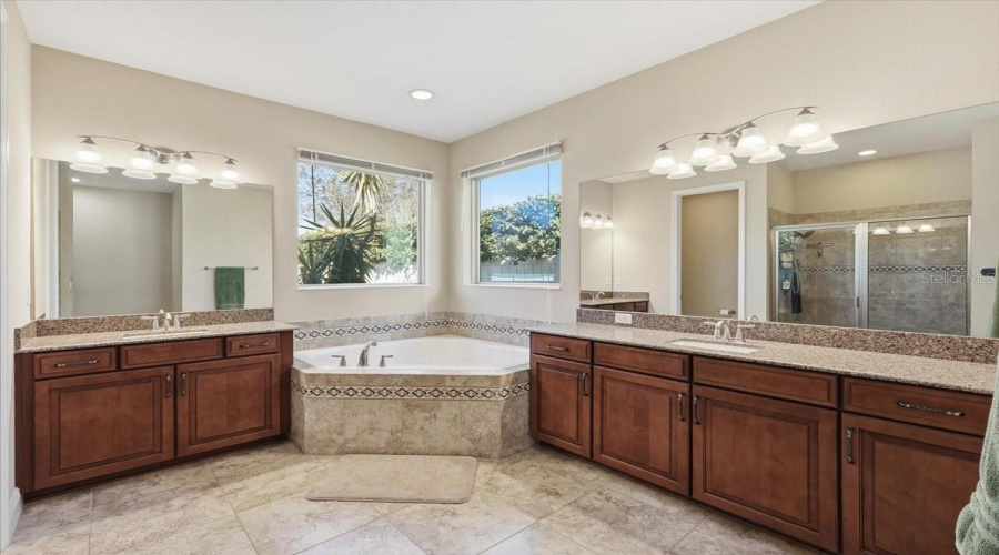 ORLANDO, Florida 32836, 4 Bedrooms Bedrooms, ,3 BathroomsBathrooms,Residential,For Sale,CHILTON,0,MFRO6381122