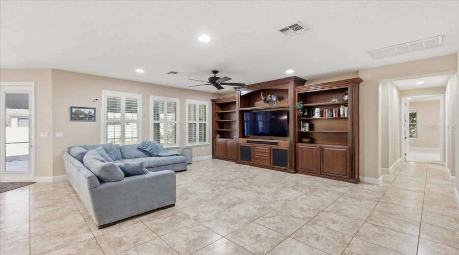 ORLANDO, Florida 32836, 4 Bedrooms Bedrooms, ,3 BathroomsBathrooms,Residential,For Sale,CHILTON,0,MFRO6381122