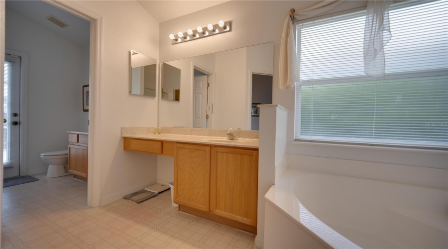 DAVENPORT, Florida 33897, 5 Bedrooms Bedrooms, ,4 BathroomsBathrooms,Residential,For Sale,BLOOMINGDALE,0,MFRS5143535