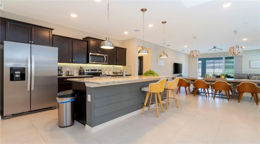 DAVENPORT, Florida 33897, 7 Bedrooms Bedrooms, ,5 BathroomsBathrooms,Residential,For Sale,LILAC,0,MFRO6380154