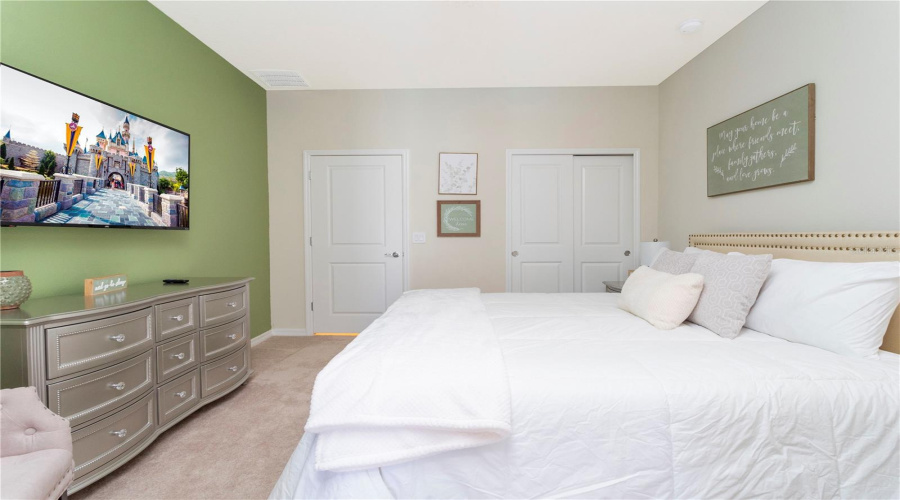 DAVENPORT, Florida 33897, 7 Bedrooms Bedrooms, ,5 BathroomsBathrooms,Residential,For Sale,LILAC,0,MFRO6380154